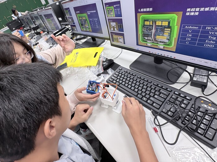 【USR】以科學傳遞溫暖：「無聲的力量」走進清水高中，弱勢科學營啟航與校慶宣傳。圖片