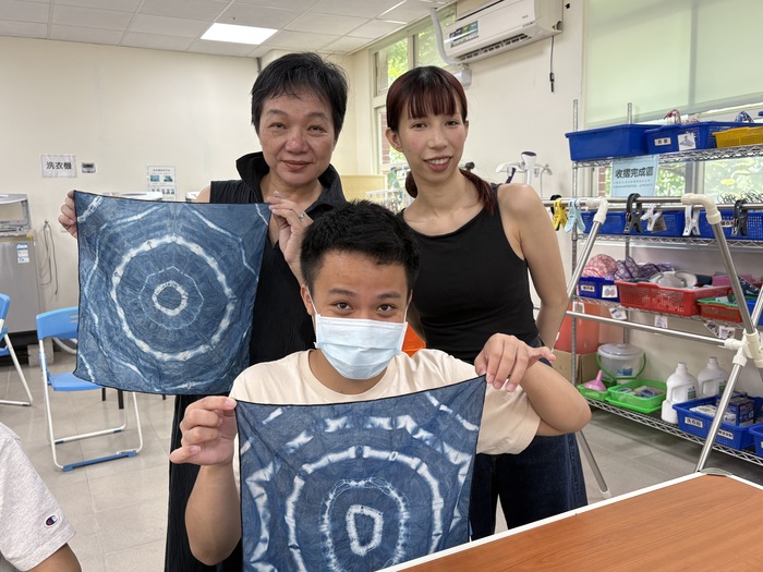 20250703-特教學生藍染交織的文化與科技科學營-6.我的作品好漂亮圖片
