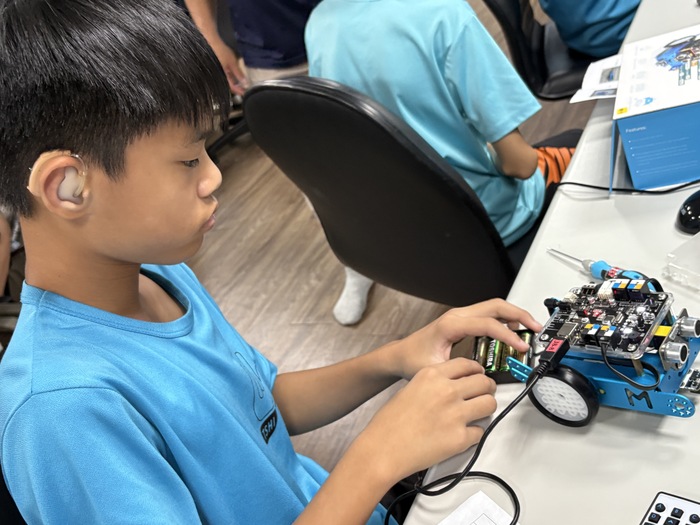 【USR】亞東科技大學攜手產學,與啟聰學校共同開啟聽障學生的科學探索之旅圖片