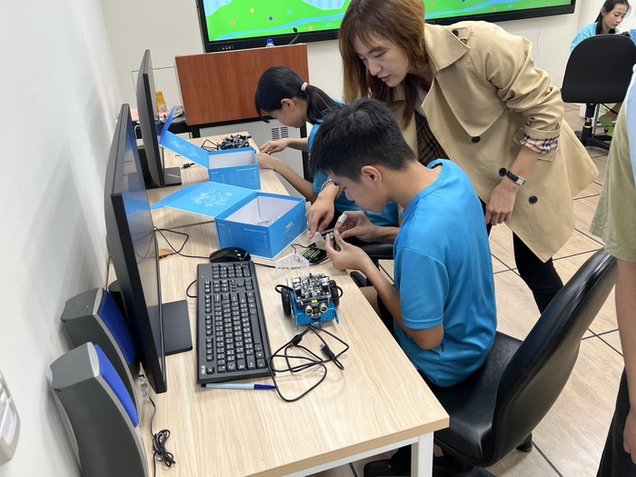 【USR】亞東科技大學攜手產學,與啟聰學校共同開啟聽障學生的科學探索之旅圖片