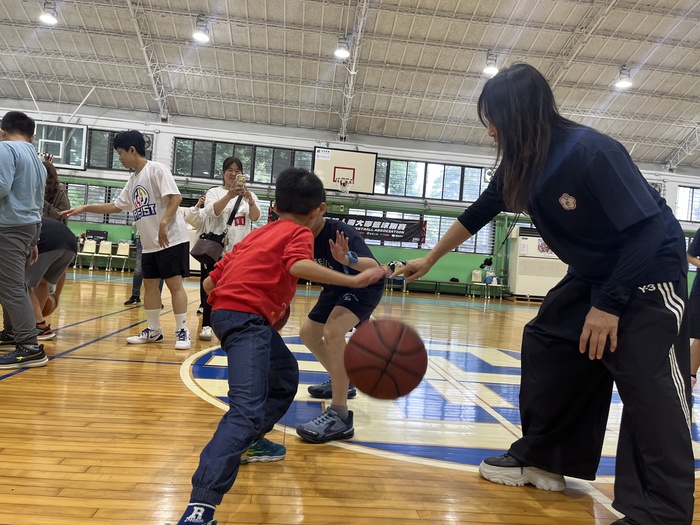 看我們運球有多棒!圖片