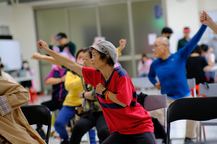 里民進行有氧運動圖片