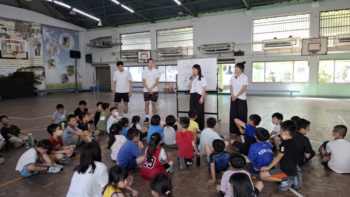 20250814-弱勢學生籃球營-3.講解課程內容圖片