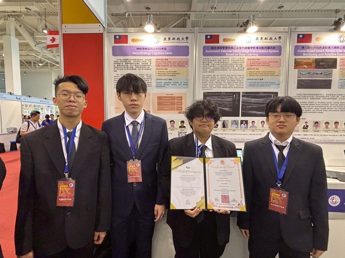 114/12/06 高雄發明展_科技桌遊APP作品奪銅 團隊合影圖片