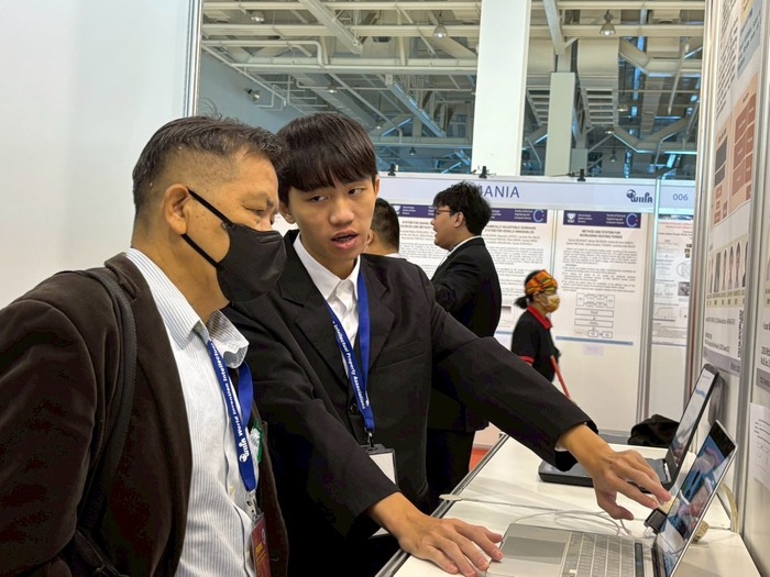 114/12/06 高雄發明展_血管內膜作品奪金、特別獎 學生解說圖片